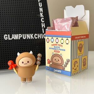 *SOLD* Smoko Hank Yeti Eats Street Food Blind Box Vinyl Figure - Skewer Octopus